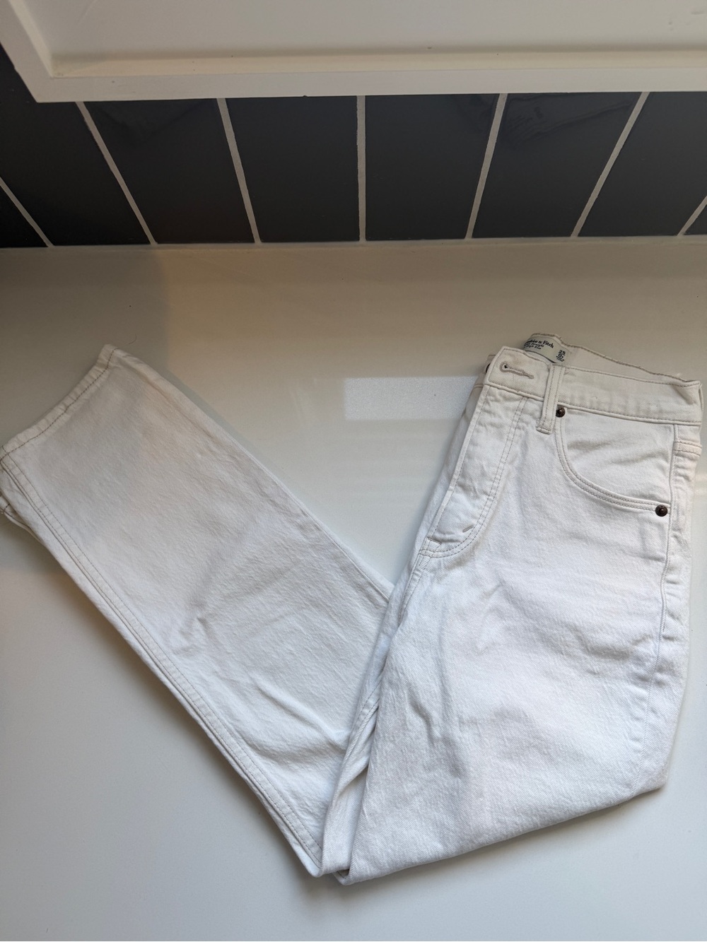 Abercrombie & Fitch Off-White Straight-Leg Women's Jeans (SHORT LENGTH)